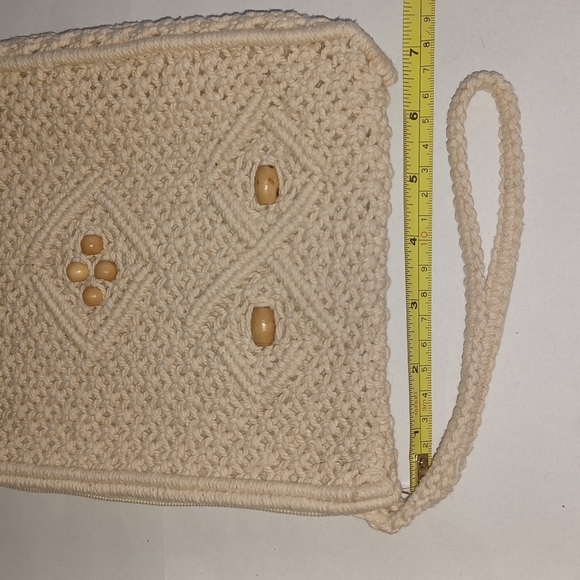 Macrame cream Wristlet clutch with wooden beads details beach - Picture 8 of 17
